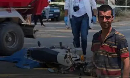 Tire'de Traktör ile Motosiklet Çarpıştı: 33 Yaşındaki Sürücü Hayatını Kaybetti
