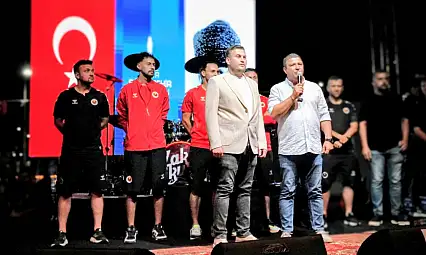 Tire FK, Tire Halkını Sahnede Selamladı