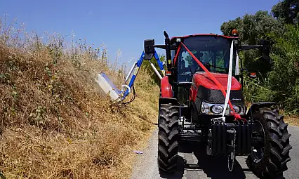 Yangın Riskine Karşı Yol Kenarları Temizleniyor