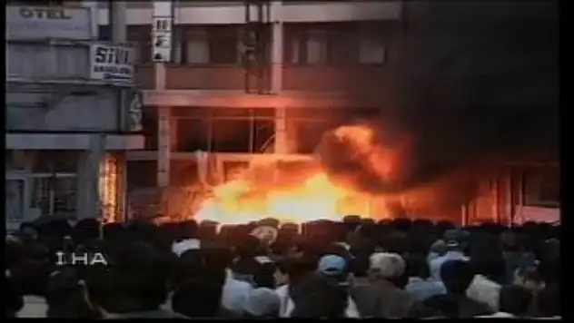 Sivas’taki Madımak Katliamı: Türkiye’nin Karanlık Geçmişindeki Kanlı Saldırı