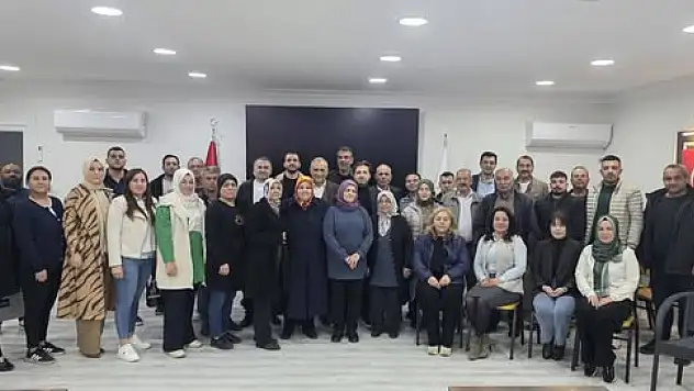 AK Parti Tire'de Mahalle Başkanları Toplantısı Gerçekleştirildi