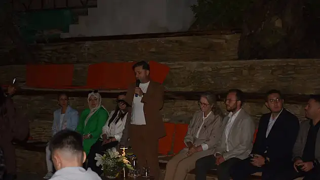 AK Parti Tire'de 'Mahallede Genciz' Programıyla Gençlerle Buluştu