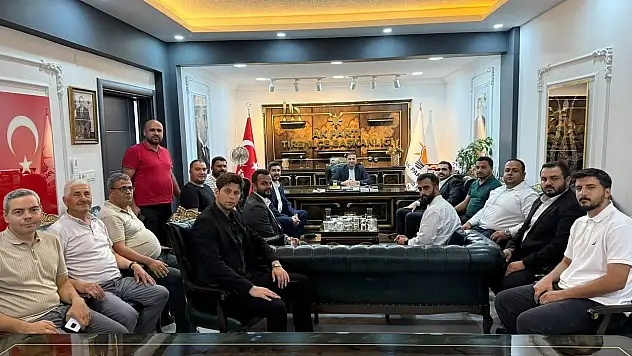 AK Parti Tire İlçe Başkanlığı'nda TÜGVA İzmir Heyetiyle Gençlik İstişaresi