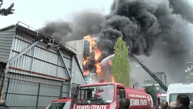 Akit gazetesinin binasında yangın çıktı