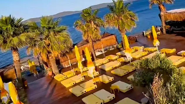 Alaçatı'da Beach'ler Harcama Limiti Koyuyor, Ayı Balığı Beach Club Uygun Giriş Ücreti ve Geniş Menüyle Öne Çıkıyor