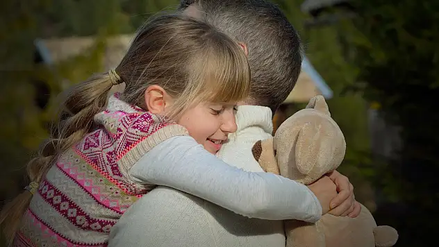 Antalya'da 15 Gündür Kayıp Olan 13 Yaşındaki Fatma Nur Bulundu: Baba, Kız Buluşmasında Duygusal Anlar