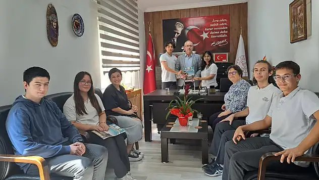 Ayhan Kökmen Fen Lisesi'nden Öğrencilerden İngilizce Dergi: 'Students' Voice'