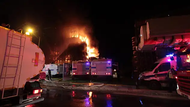 Bakan’dan Folkart’taki yangının nedeniyle ilgili açıklama geldi