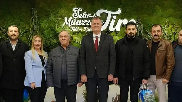 BAŞKAN DURAN, TİRE BASININI MAKAMINDA MİSAFİR EDEREK  '10 OCAK ÇALIŞAN GAZETECİLER GÜNÜ'NÜ KUTLADI