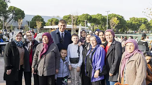 Başkan Tugay, Beydağ'ın Eriklili Kadınlarını İzmir'de Misafir Etti