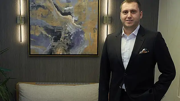 DP'li Ozan Demirbaş: 'İzmir Sokakta Gerilim Değil, Masada Çözüm Arıyor'