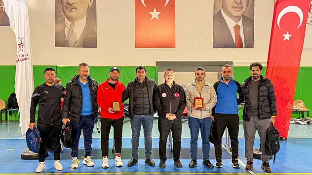 BAYINDIR'DA GENÇ FUTBOLCULARA PLAY-OFF ÖNCESİ MORAL KAHVALTISI