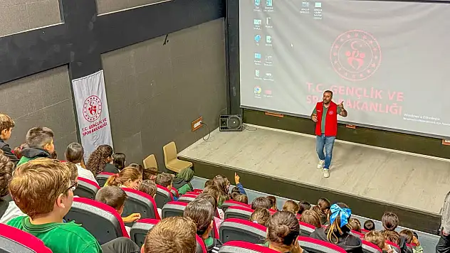 Bayındır Gençlik Merkezi, İsmet İnönü Ortaokulu Öğrencilerini Ağırladı