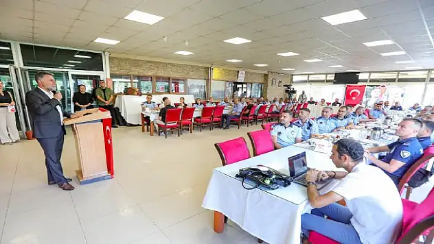 Bayraklı’da Başkan Sandal, teşkilatın kuruluşunun yıldönümünde Zabıta ekiplerini kutladı