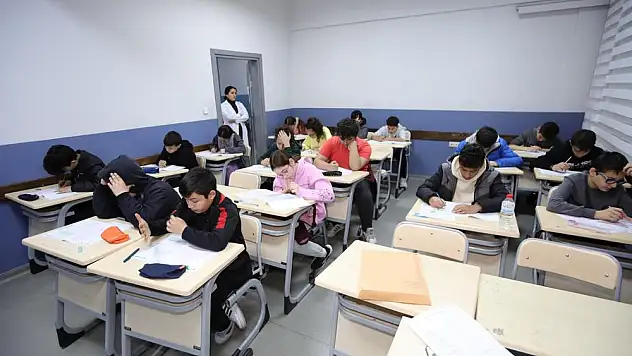 Bayraklılı gençlerin sınav heyecanı