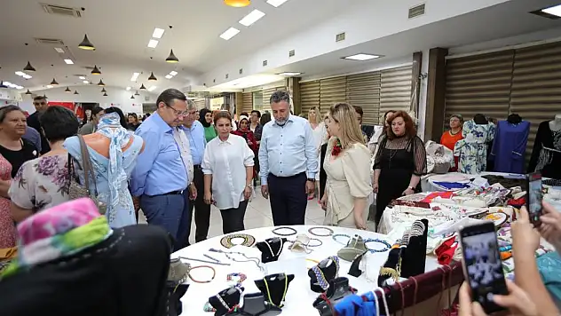 Bayraklılı kadınların sergisi göz kamaştırdı