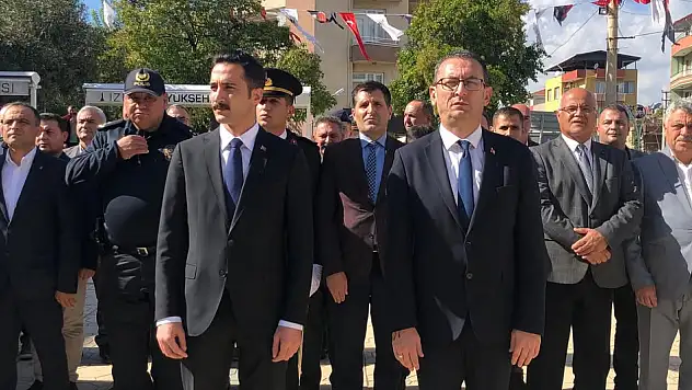 Beydağ'da Cumhuriyet Bayramı Coşkusu: Çelenk Töreniyle Kutlamalar Başladı