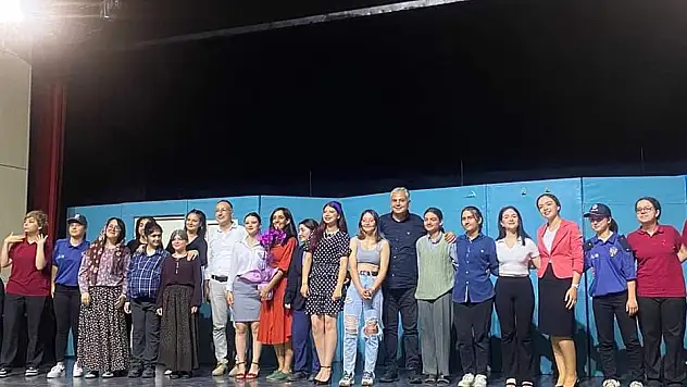 'Bİ KUPLE EĞLENCE' KOMEDİ GECESİ