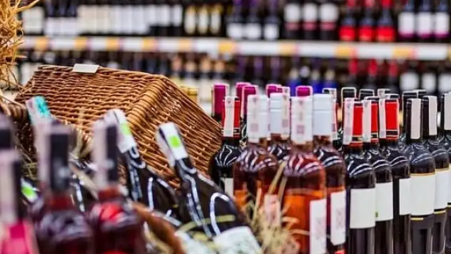 Bir litre rakıda vergi 449 liraya yükseldi