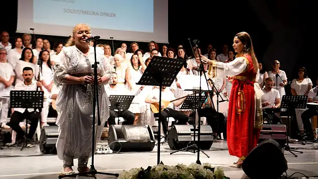 Bornovalı kadınlardan türkü şöleni