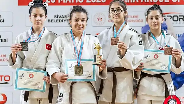 Ceylan, judo şampiyonu oldu