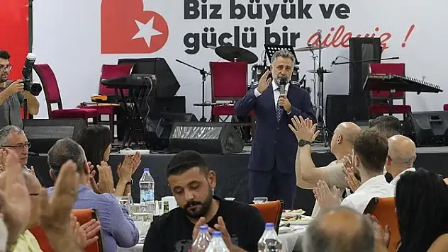 CHP Bayraklı'da tek yürek