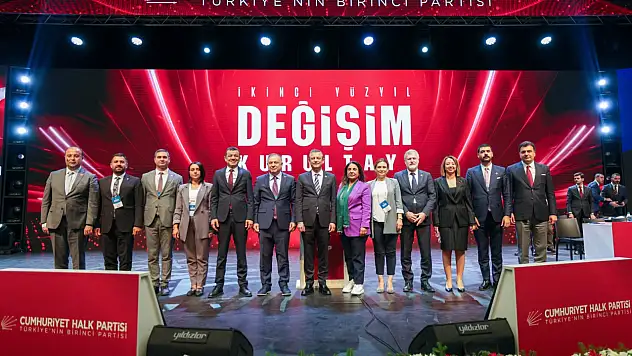 CHP'de yeni tüzüğün tamamı kabul edildi: Neler değişti?