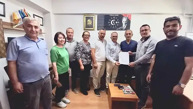 CHP KİRAZ İLÇE BAŞKANI MEHMET ORHAN GÖREVİNE BAŞLADI