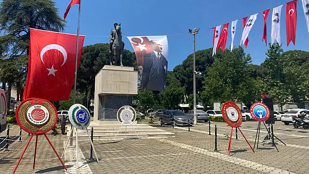 CHP Ödemiş'ten 19 Mayıs'a Anlamlı Çelenk Töreni