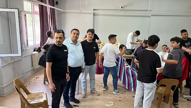 ÇIRAKLIK EĞİTİM MERKEZİ VE BERBERLER & KUAFÖRLER ODASI'NDAN ÖĞRENCİLERE ÜCRETSİZ SAÇ TIRAŞI
