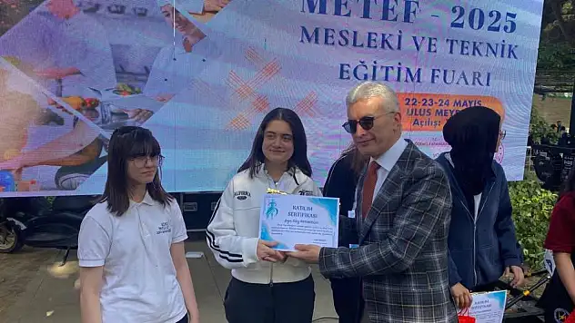 'Damladan Tasarıma' Yarışmasında Genç Tasarımcılar Ödüllerini Aldı