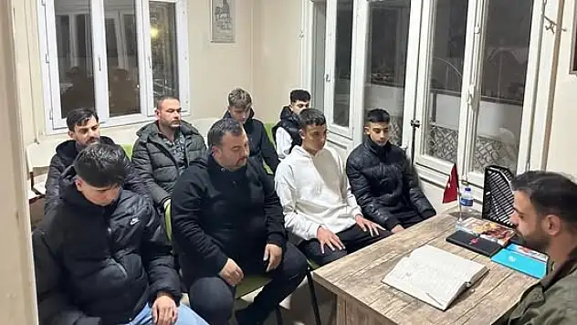 Deprem şehitleri dualarla anıldı