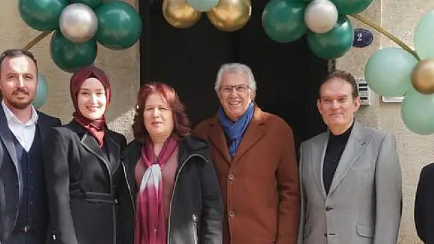 DİYETİSYEN TUĞBA ÇİMEN'İN YENİ İŞ YERİ TÖRENLE AÇILDI