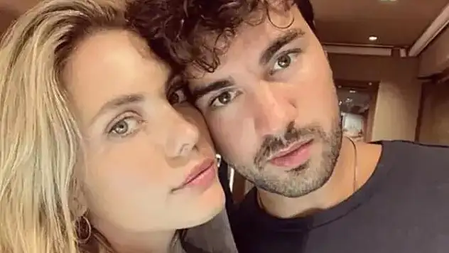 Eda Ece ile Buğrahan Tuncer çiftine sürpriz kutlama