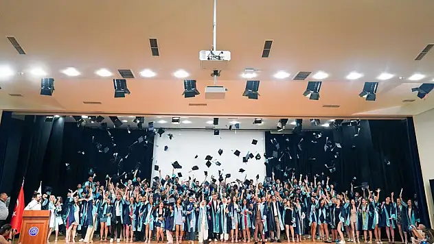 Ege üniversitesi’ nde mezuniyet coşkusu