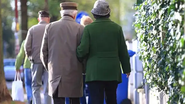 Emekliler bayram harçlığı vermek için kara kara düşünüyor