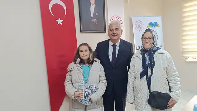 En Önemli Şeyi Yapıyorlar, Kitap Okuyorlar