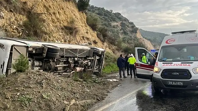 Germencik'te Tur Midibüsü Devrildi: 23 Yaralı