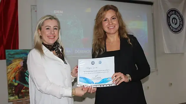 GÖRSEL SANATLAR ÖĞRETMENİ ÖZLEM TOK KARİYER SÖYLEYİŞİNDE ÜNİVERSİTE ÖĞRENCİLERİYLE BİR ARAYA GELDİ