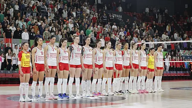 Göztepe 10 oyuncuya veda etti