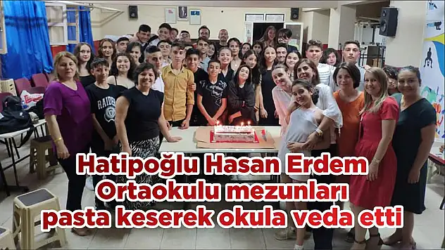 Hatipoğlu Hasan Erdem Ortaokulu mezunları pasta keserek okula veda etti