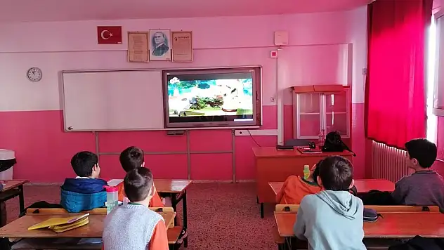 Hatipoğlu Mustafa Erdem Ortaokulu’nda Sinema Keyfi