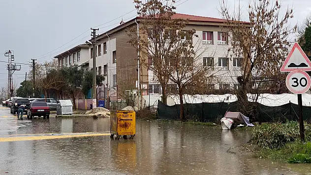 Hatipoğlu Mustafa Erdem Ortaokulu Her Yağmurda Sular Altında