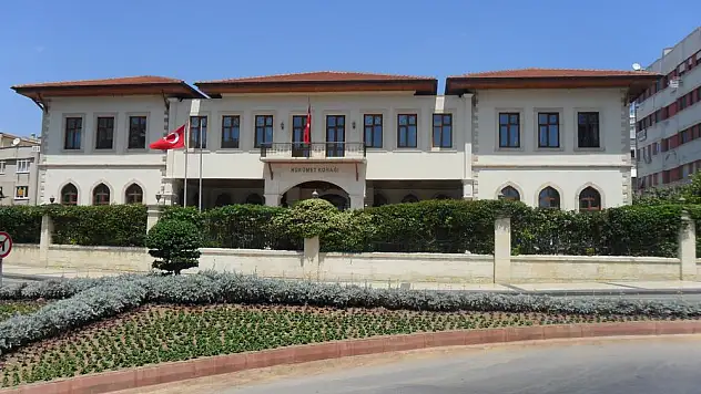 Hükümet konakları parayı “yutuyor”