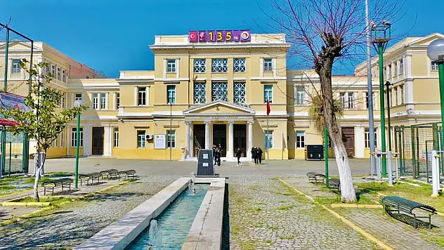 İAL yeni yaşını kutluyor