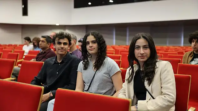 İEÜ’den yurtdışına çıkmak isteyen gençlere fırsat