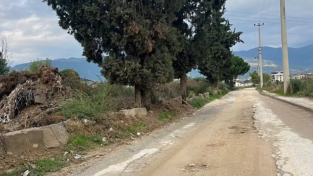 İki Yıldır Bakımsız Yol Vatandaşı Zorluyor