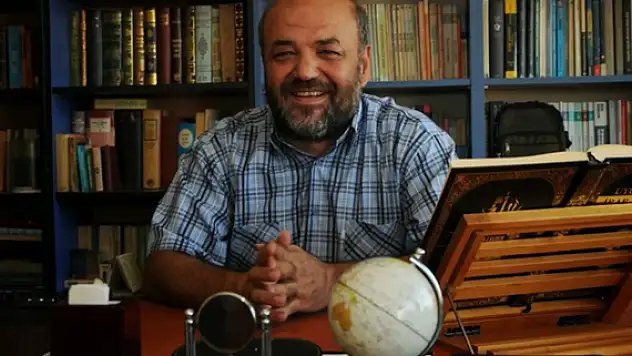 İlahiyatçı yazar İhsan Eliaçık’tan kurban bayramı açıklaması ‘İslam geleneklerinde hayvan kesmek yok’