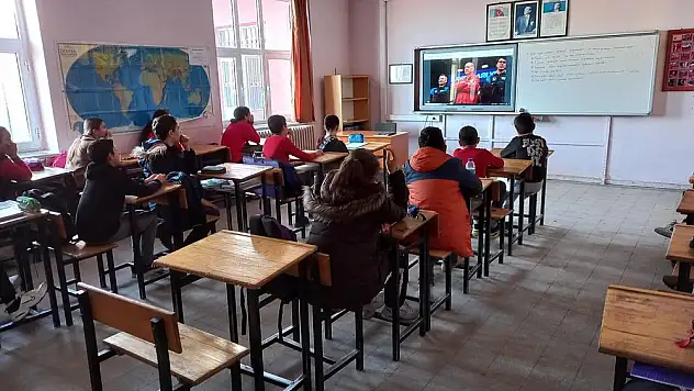 İLK TÜRK ASTRONOTUMUZ ALPER GEZERAVCI’NIN UZAY YOLCULUĞUNA HAZIRLANDIK