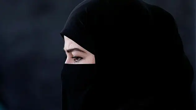 İran’da başörtüsü kurallarına uymayana eğitim yok